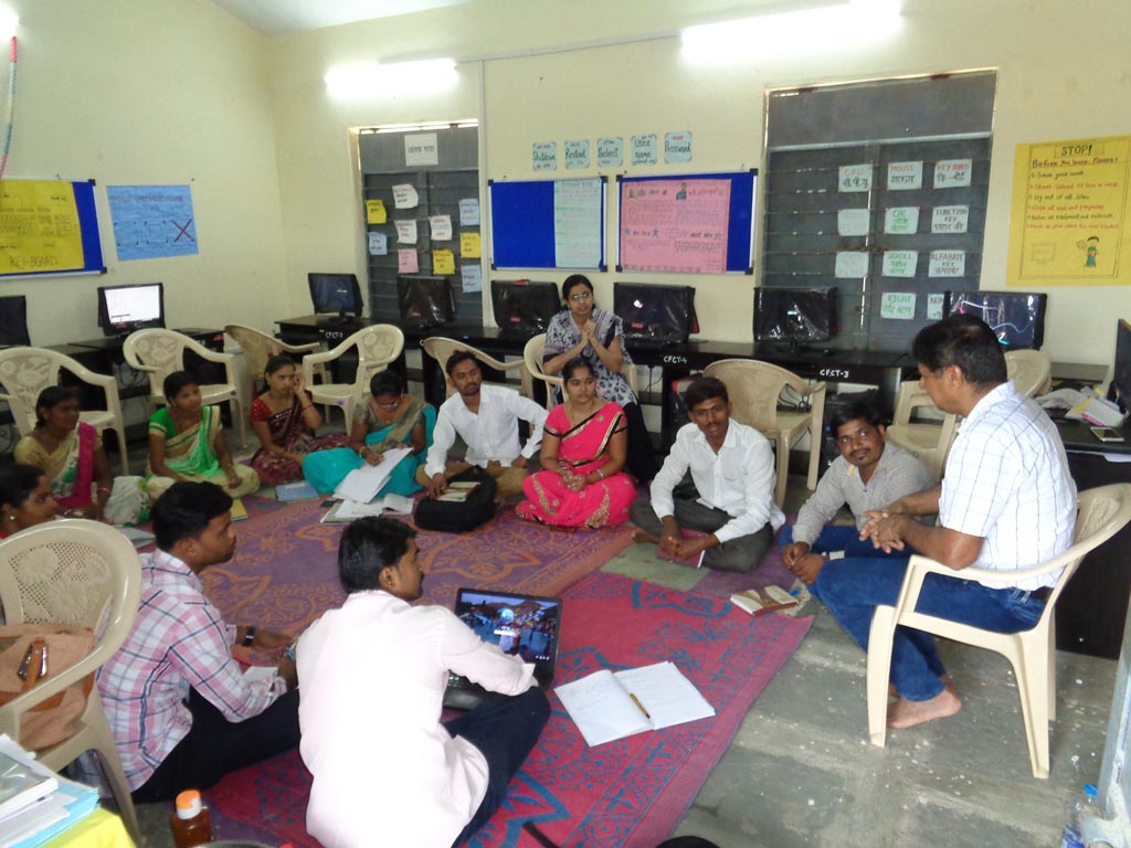 Photo12_PravinSirTrainingatAurangabad.JPG
